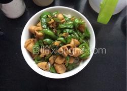 青椒肥肠拌面