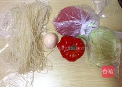 湿炒番茄牛肉米粉的做法图解1