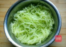 凉拌莴笋丝的做法图解3