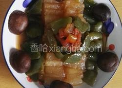 青椒炒冬瓜过年的时候吃太多肉，来一道这样清淡的菜，解解油腻，很不错的。