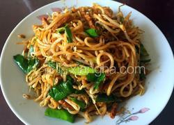 豆芽蒜苗肉丝炒面