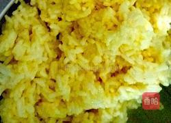 五彩黄金炒饭的做法图解2