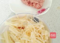 银针菇上海青肉丸汤的做法图解1