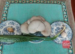 平菇炒黄瓜的做法图解1