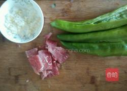 尖椒炒肉的做法图解1