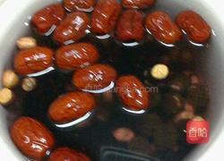 桂圆红枣红豆紫米莲子粥的做法图解2