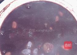 桂圆红枣红豆紫米莲子粥的做法图解3