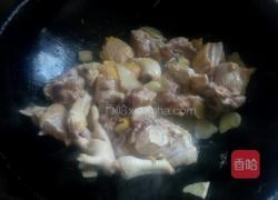 家常土豆炖鸡块的做法图解2
