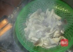 红薯粉炸平菇的做法图解1