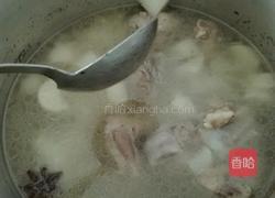 白萝卜茼子骨汤的做法图解6