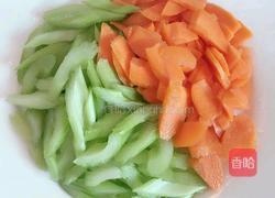 虾仁西芹什炒的做法图解1