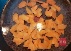 虾仁西芹什炒的做法图解3