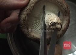 香菇炒肉的做法图解1