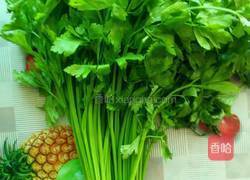 猪肉芹菜饺子的做法图解1