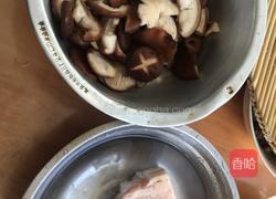香菇炒肉片的做法图解1