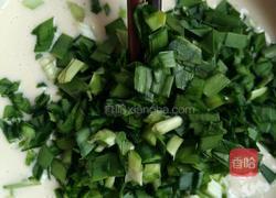 韭菜鸡蛋饼的做法图解2