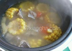 简易电饭煲胡萝卜玉米排骨汤