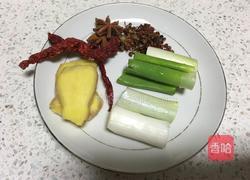 榛蘑冬笋炖三黄鸡的做法图解3