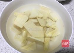 榛蘑冬笋炖三黄鸡的做法图解6