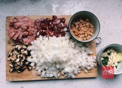 瑶柱腊肠瘦肉香菇萝卜饭的做法图解3