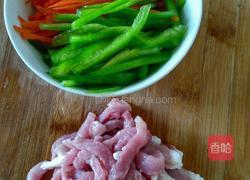 尖椒肉丝炒面的做法图解1