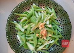芹菜炒肉丝的做法图解2