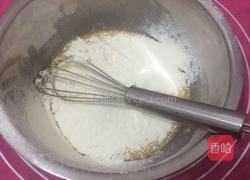 6寸心形戚风蛋糕的做法图解3