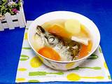三文魚頭蕃茄土豆瘦肉湯
