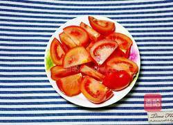 三文魚頭蕃茄土豆瘦肉湯的做法图解3