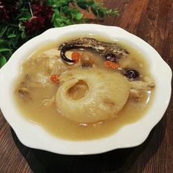 石斛海马鱼翅汤