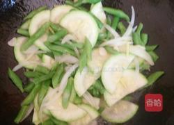 清炒豆角和西胡芦的做法图解5