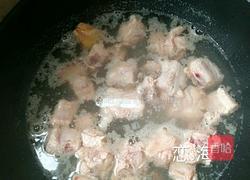 青木瓜胡萝卜红枣炖排骨的做法图解3
