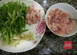 青椒炒肉丝（加蛋清）的做法图解1