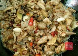 猪头肉肠子炖腊豆腐的做法图解7