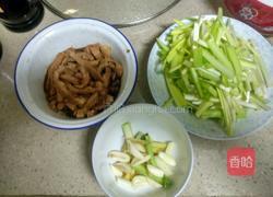 韭黄炒肉丝的做法图解2