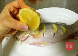 柠香清蒸鲈鱼的做法图解3