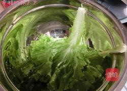 火腿煎蛋新鮮生菜三文治的做法图解2