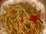 乌冬面炒泡菜丝