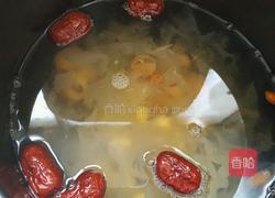 银耳荔枝大枣莲子羹的做法图解4