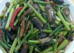 黄膳烧蒜苗