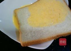 香煎蛋裹吐司的做法图解3
