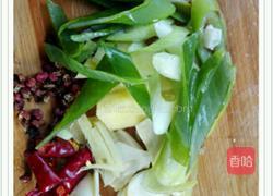 素炒菜花的做法图解1