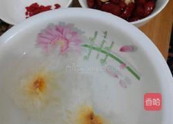 红枣银耳汤的做法图解1