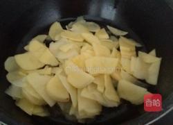 辣白菜土豆片的做法图解2
