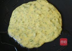 香椿鸡蛋玉米饼的做法图解3