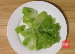 凉拌莴笋片的做法图解1