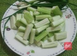 丝瓜炒蛋的做法图解1