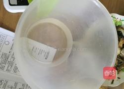 面条菜肉包子的做法图解2