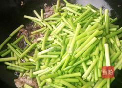 蒜台肉片的做法图解3