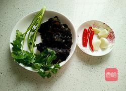 爽口黑木耳的做法图解1